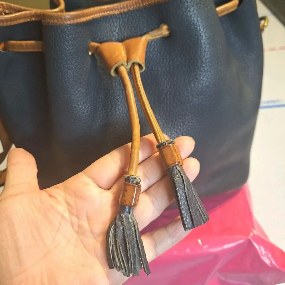 Vintage Dooney & Bourke Pebbled All Weather Leather Drawstring  Shoulder Bag - Picture 3 of 16